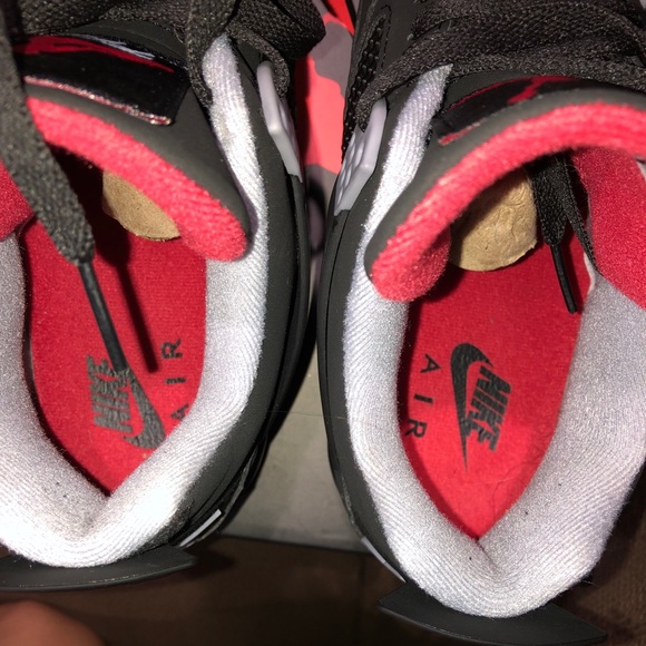 Jordan 4 breds 2019 version - Picture 3 of 4